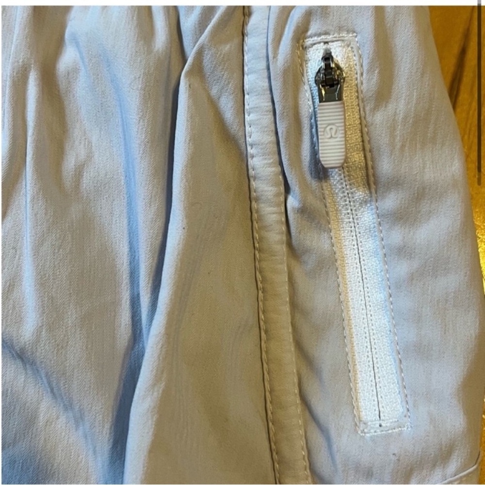 Lululemon Tracker Short V *4" in White size four (4) - Picture 2 of 9